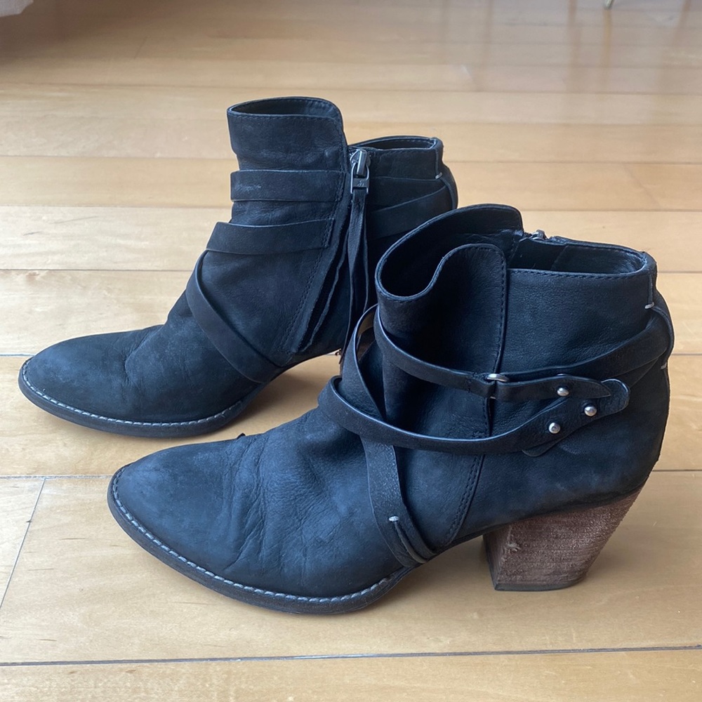 Sam Edelman suede black ankle booties, size 9